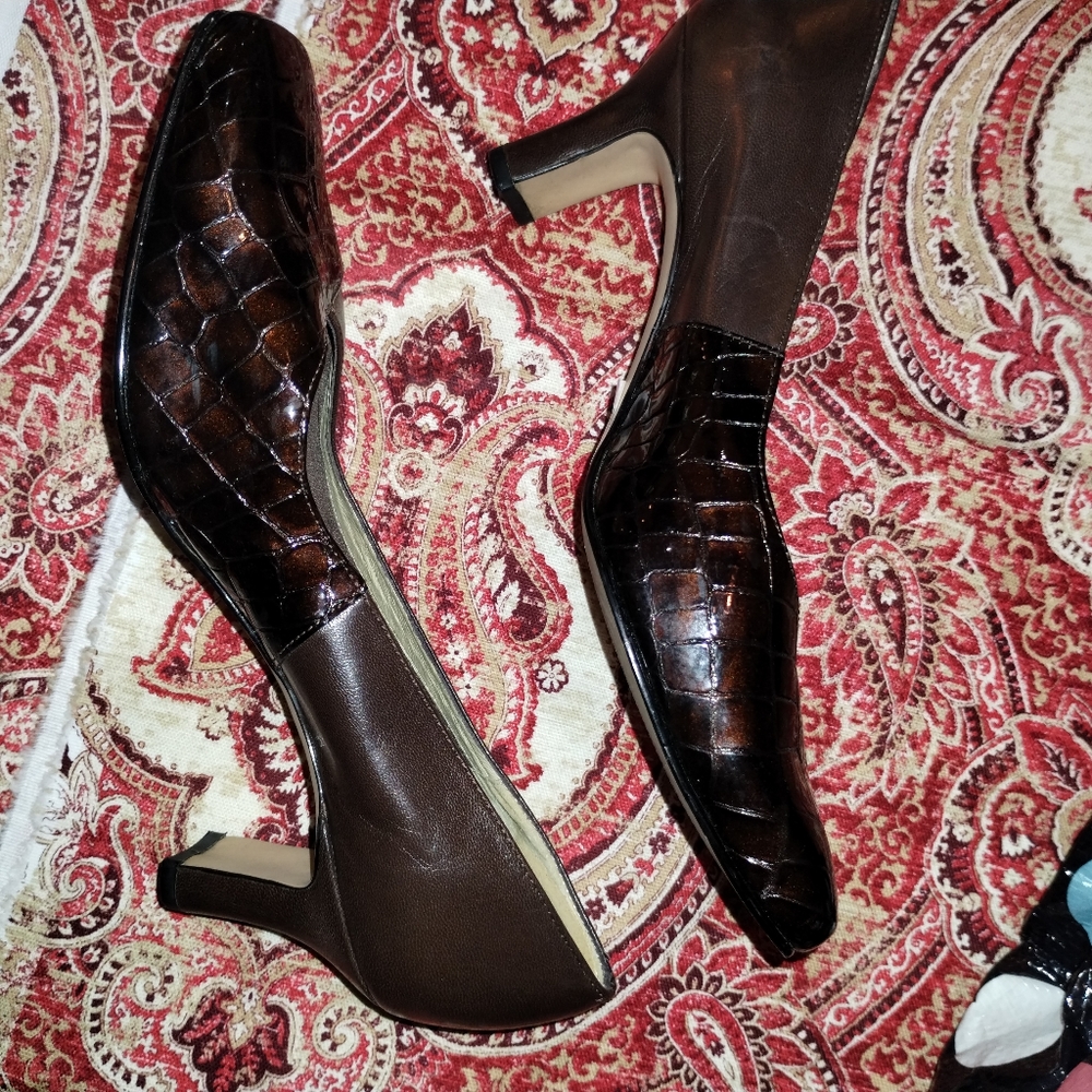 Ros Hommerson brown heels size nine narrow faux alligator pattern - Picture 7 of 7